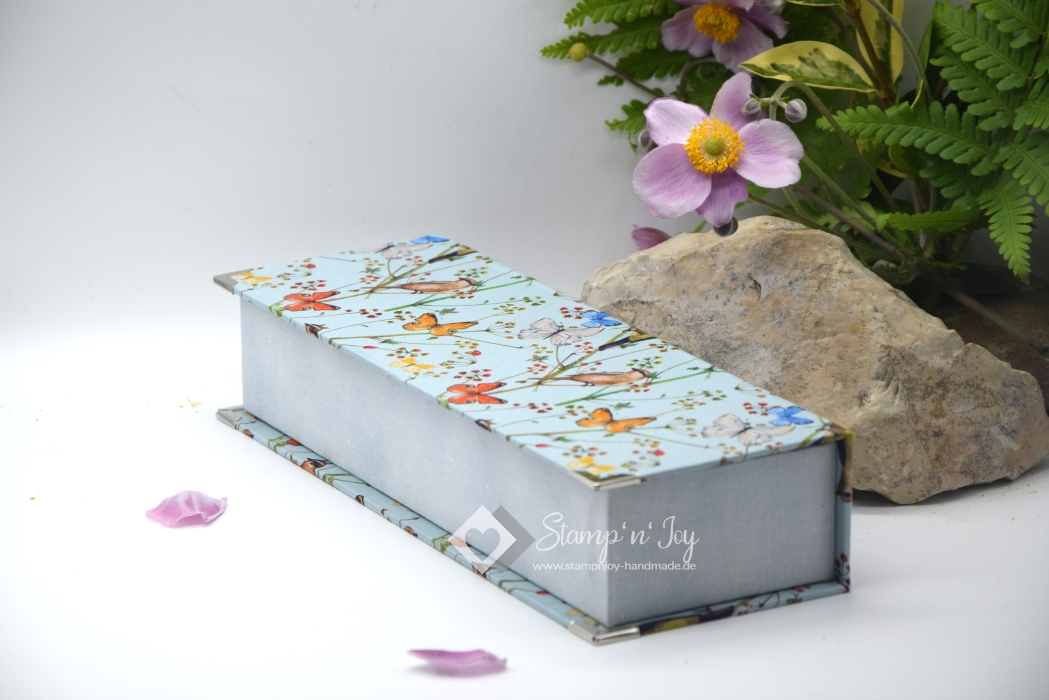 Schachtel mit Klappdeckel ca. 26x9x5cm | Vögel, Schmetterlinge | hellblau | Art. Nr. 97040502